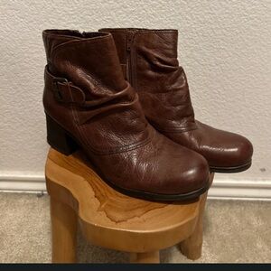 Naturalizer Rich Brown Ankle Booties